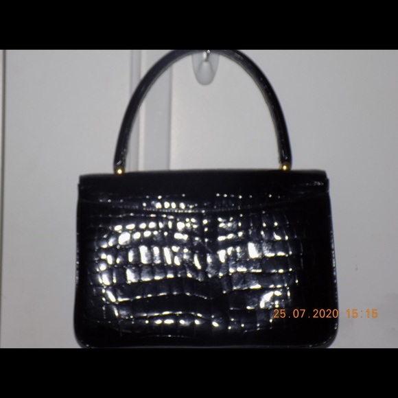 Black Snakeskin Like Handbag - Picture 2 of 4